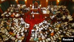 د سیند اسمبلۍ غړي د غونډې پر مهال - پخوانی انځور.