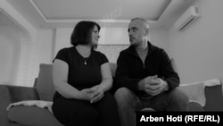 Eronini roditelji, Milihate i Gazmend Coklit.