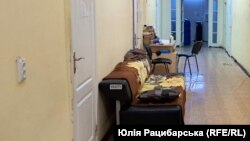 Майыптыгы бар адамдар багылуучу мекеме. Иллюстрациялык сүрөт.