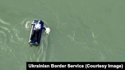 Neki Ukrajinci koji žele izbjeći vojnu službu pokušavaju preplivati rijeku koja čini dio granice s Rumunijom.