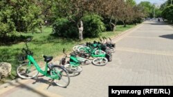 Поваленные штормом велосипеды в Гагаринском парке Симферополя, 25 мая 2024 года
