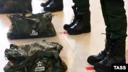 Разом із жителями чотирьох областей також знову призвали юнаків із Криму, окупованого Росією в 2014 році