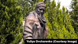 Автор скульптури – Іраклій Деканозішвілі