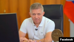 Роберт Фіцо розкритикував санкції проти російської компанії «Лукойл», через які Україна перекрила постачання нафти з Росії до Угорщини, заявили журналісти