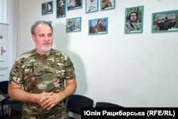 Сергій Севріков на виставці про бійців-медійників