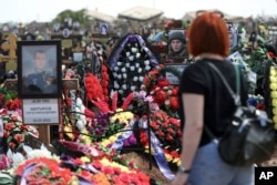 Могили вбитих в Україні російських військовослужбовців на околиці Волгограда