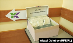 Prezervative oferite gratuit adolescenților și tinerilor la centrul prietenos tinerilor din Anenii Noi.