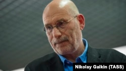 Борис Акунін