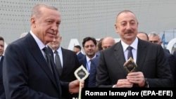 Түркия президенті Режеп Тайып Ердоған мен Әзербайжан президенті Илхам Әлиев Зангилан халықаралық әуежайын ашу рәсімінде. Әзербайжан, 20 қазан 2022 жыл.