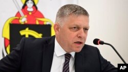 Primul ministru slovac, Robert Fico, vorbind la conferința de presă de după ședința de guvern din Handlova, cu câteva zeci de minute înainte de atentat.