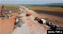 Un autocamion implicat în explozie este situat la mai puțin de doi metri de magistrala Transgaz.