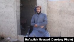 یک فرد دارای معلولیت در ولایت نیمروز. افراد معلول در این ولایت از عدم پرداخت حقوق شان از سوی حکومت طالبان شکایت دارند.