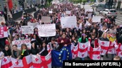 15-ზე მეტი უნივერსიტეტის სტუდენტები 13 მაისიდან გაიფიცნენ. 