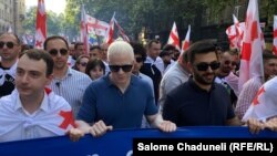 „ქართული ოცნების“ კონტრაქციაში ბიძინა ივანიშვილის უმცროსი შვილი ცოტნე ივანიშვილი მონაწილეობს. 