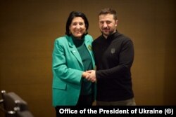 Președinta Georgiei, Salome Zurabișvili, și președintele Ucrainei, Volodimir Zelenski. Summitul pentru pace. Bürgenstock, 15 iunie 2024