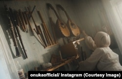 Ната Жижченко у будинку дідуся