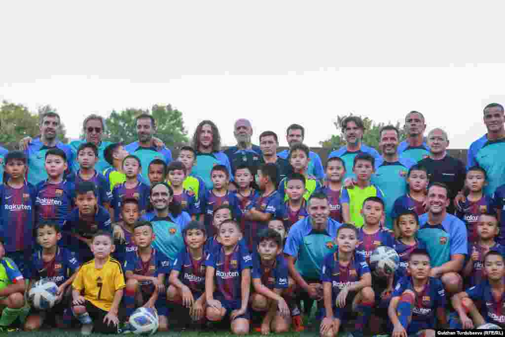 Коноктор футболдук академиянын ачылышына катышып, ушул эле күнү Жалал-Абад шаарындагы &ldquo;Курманбек" стадионунда көргөзмө оюн өткөрдү. 29-август, 2023-жыл.&nbsp;