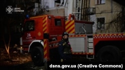 Рятувальники працюють на місця російського удару у Кривому Розі на Дніпропетровщині, 12 березня 2024 року. Фото ілюстративне