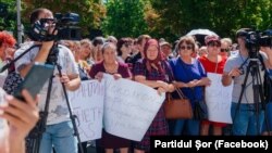 Simpatizanți ai Partidului Șor, interzis de Curtea Constituțională, cer Adunării Populare să aprobe noua componență a Comitetului Executiv de la Comrat, 28 iulie 2023