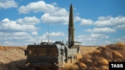 1 მარტს რუსული რაკეტა "ისკანდერ-M"-ის დარტყმის შედეგად დნეპროპეტროვსკის ოლქის პოლიგონზე, 39 ადამიანი დაიღუპა და დაახლოებით 90 დაიჭრა - იური ბუტუსოვი, სამხედრო ჟურნალისტი 