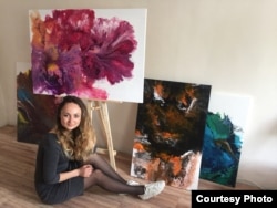 Feride Kurtmamedova yapran resimlerinen. Şahsiy arhivi