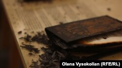 Одна з книг видавництва «Vivat» після обстрілу друкарні «Фактор-Друк»