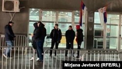 "Obezbeđenje" oko beogradske "Štark arene" u izbornom danu, 17. decembra 2023.