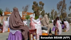 بسیاری از خانواده ها شکایت دارند که میزان کمک های بشری در افغانستان کاهش یافته و این مسئله مشکلات فراوانی را ایجاد کرده است