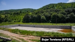 Pishina e papërfunduar në komunën e Leposaviqit.