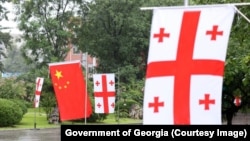 საქართველოს მოქალაქეები ჩინეთში უვიზოდ დარჩენას 30 დღე შეძლებენ. საილუსტრაციო ფოტო: ჩინეთის და საქართველოს დროშები