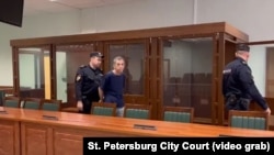 Судот во Санкт Петербург на 5 јуни го прогласи Јуриј Малев за виновен за „рехабилитација на нацизмот“ за неговото исмејување на лентата на Свети Ѓорѓи, која националистите ја прифатија како симбол на руската воена историја.