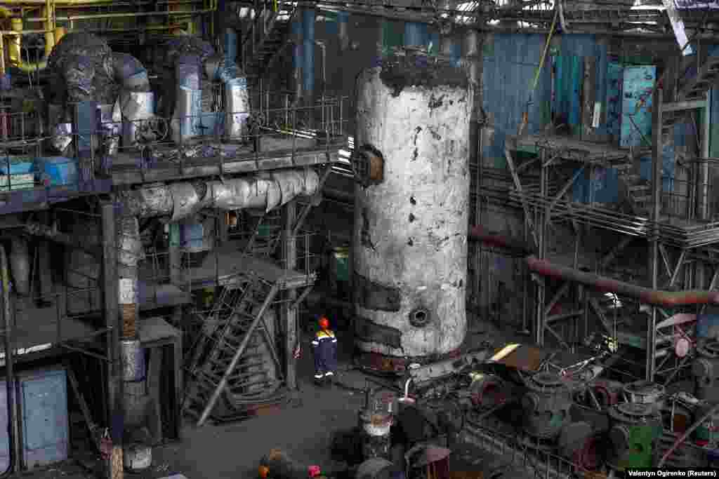 Всередині пошкодженої теплоелектростанції