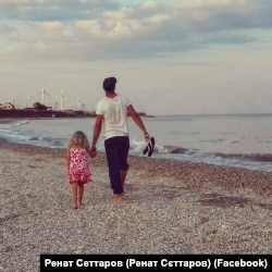 Renat Settarov ve qızı. Settarovnıñ şahsiy arhivi