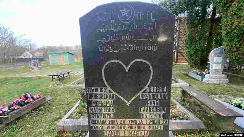 Зиратта татар каберләре