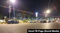 مردم هرات از ترس وقوع زلزله دیگر چندین شب است که در بیرون از خانه های شان در موتر ها و زیر خیمه ها می خوابند