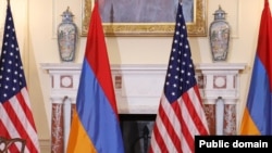 Հայաստանի և ԱՄՆ դրոշները, արխիվ