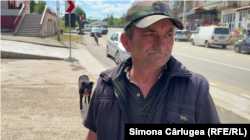 Un bărbat dezamăgit de clasa politică nu mai are încredere în niciun partid.