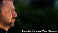 За словами голови держави, вони з головкомом заслухали доповіді «безпосередньо з позицій»