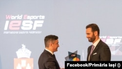 Vlad Marinescu (dreapta), Mihai Chirică