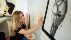 Artistja që braktisi Zvicrën "për të lënë gjurmë" në Kosovë  