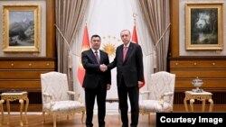 Садыр Жапаров менен Режеп Тайып Эрдоган. 