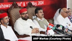 ایمل ولي‌ خان د مې پر ۱۶مه په باچا خان مرکز پېښور کې خبري غونډې ته وينا وکړه.