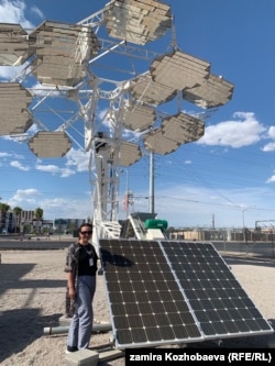 Невада университетинин окумуштуулары сунуштап жаткан заманбап күн панелдери. АКШ. Июнь, 2023-жыл