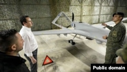 Kryeministri tani në detyrë, Albin Kurti, njoftoi për blerjen e dronëve Bayraktar nga Turqia, na vitin 2023.