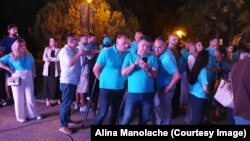 Susținătorii lui Sebastian Burduja, în tricouri turcoaz