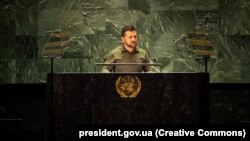 ولودیمیر زلنسکی رئیس جمهور اوکراین حین سخنرانی در اجلاس مجمع عمومی ملل متحد