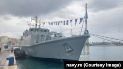 Vânătorul de mine „Sublocotenent Ion Ghiculescu” M 270 este văzut în portul militar Malaga din Spania, pe 1 decembrie 2023, în drumul său spre Portul Constanța.
