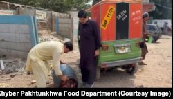 ډاکتران وايي، د ککړو خوړو له وجې بیماران زیات شوي