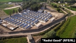 د تاجکستان د پلازمېنې دوشنبې په جلال الدین بلخي ولسوالۍ کې افغان کډوال په دې کیمپ کې اوسي - د ۲۰۲۴ز کال د اګست لومړۍ نېټې انځور.