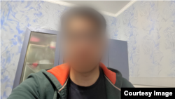 Азамат (аты өзгөртүлдү). Коопсуздук маселесинен улам анын жүзүн ачык көрсөтө албайбыз.